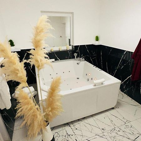 Hedonist Spa Jacuzzi Sarajevo Free Parking Zewnętrze zdjęcie